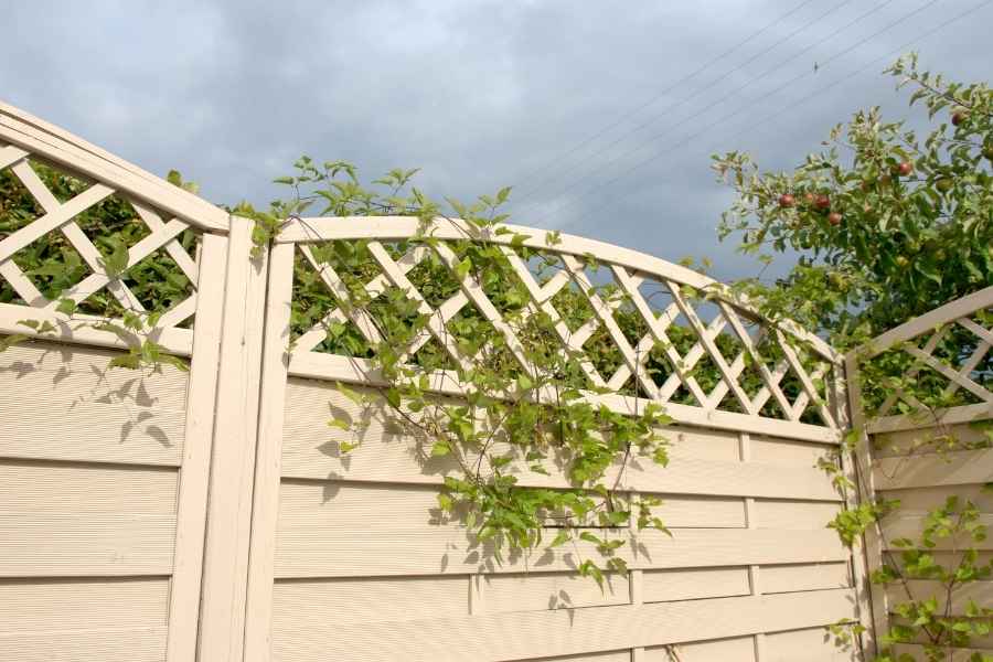 Zaun- / Sichtschutzmontage